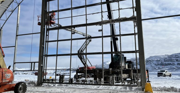 montage-structure-metallique-chapiteau-nordique